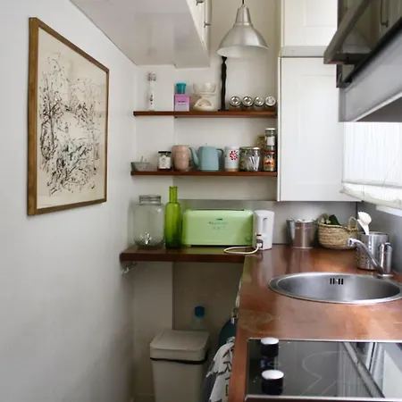 Апартаменты Charming Studio Close To Republique